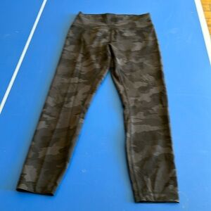Lululemon Camouflage 7/8 Leggings Size 10